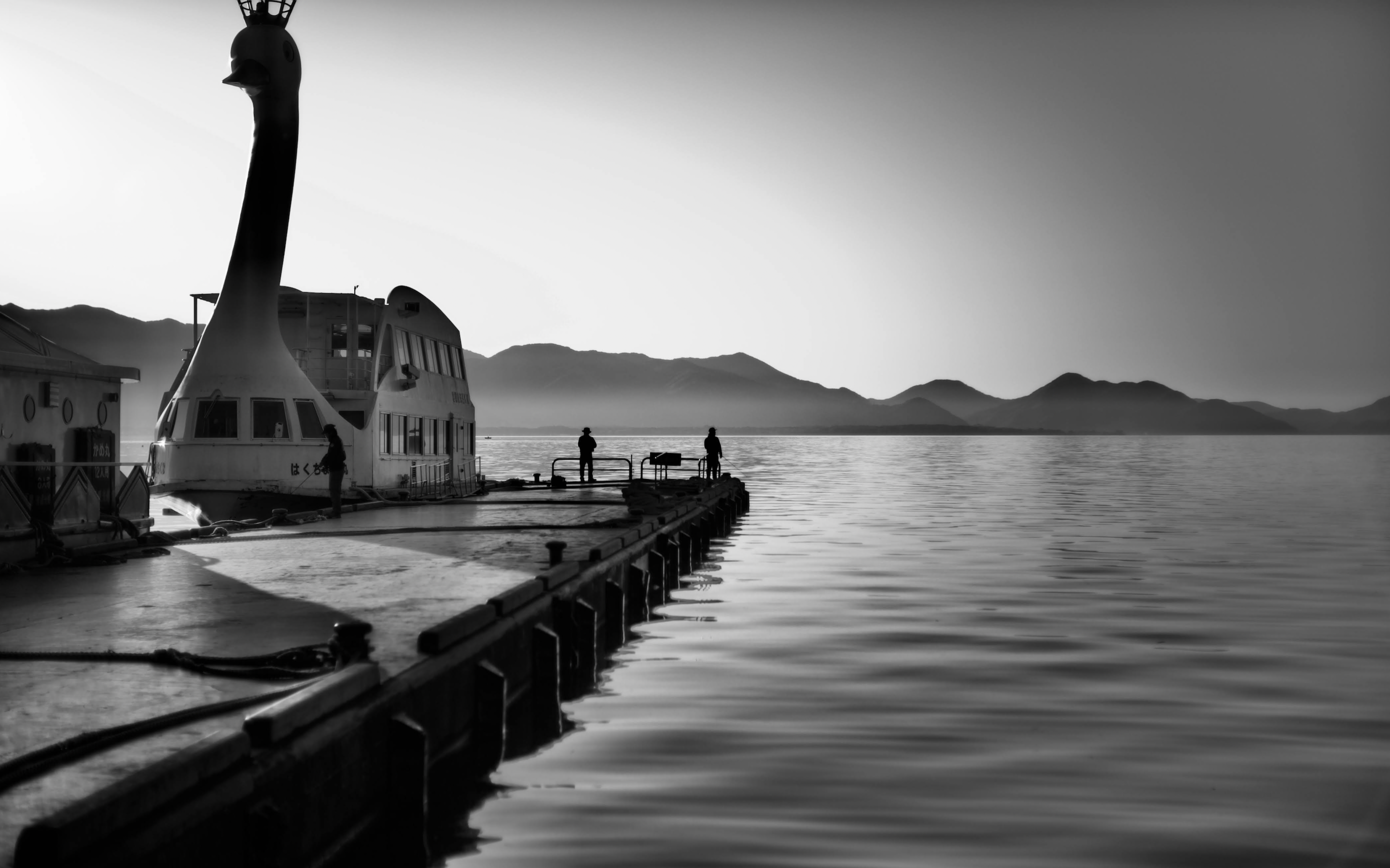 猪苗代湖にある翁島港